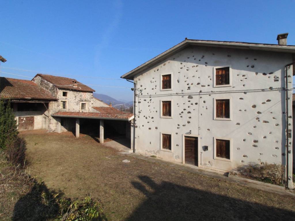 casa indipendente in vendita a Brogliano