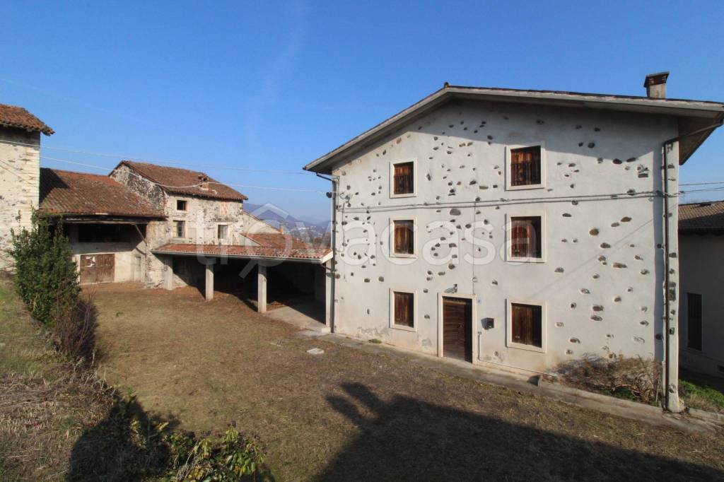 casa indipendente in vendita a Brogliano