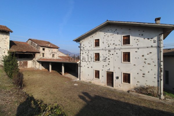 casa indipendente in vendita a Brogliano