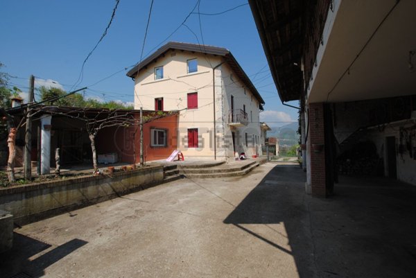 casa indipendente in vendita a Brogliano