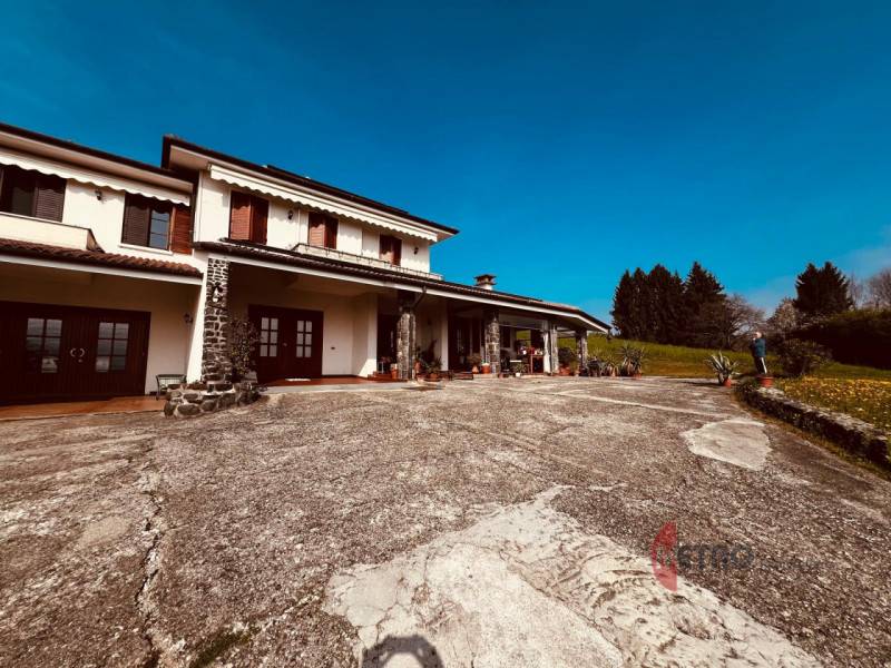 casa indipendente in vendita a Brogliano in zona Quargnenta