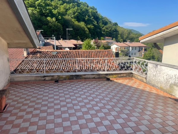casa semindipendente in vendita a Brogliano