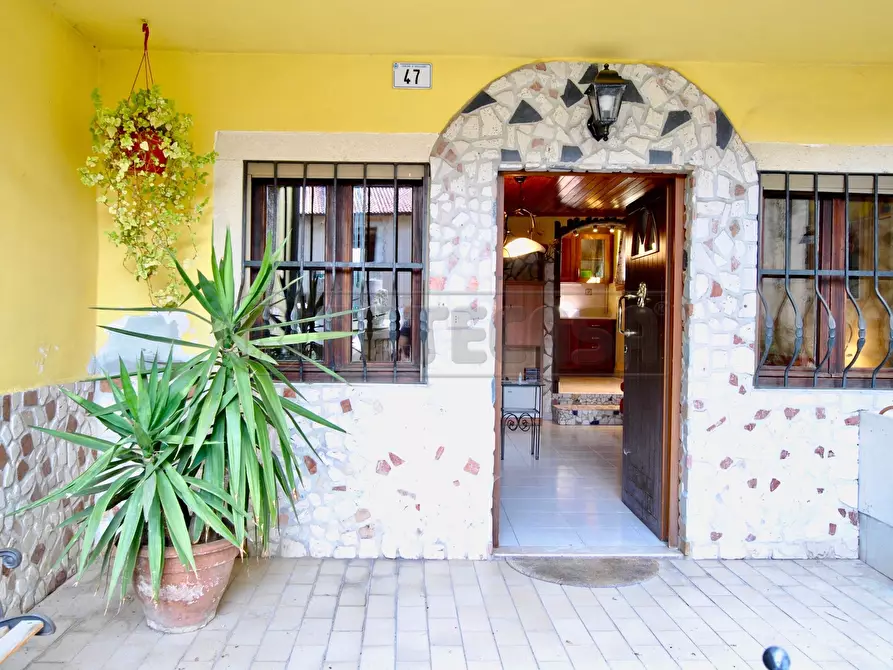 casa semindipendente in vendita a Brogliano in zona Quargnenta