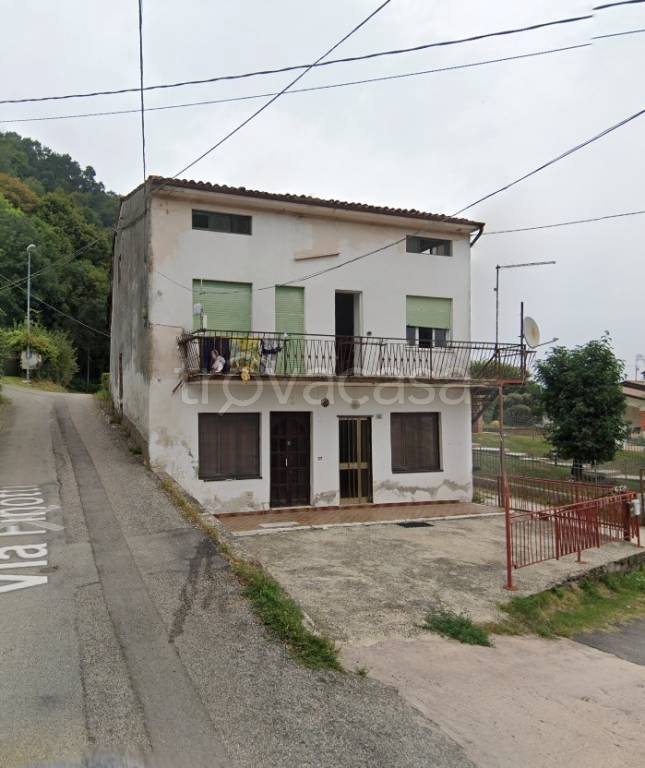 appartamento in vendita a Brogliano in zona Quargnenta