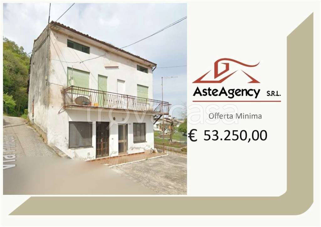 appartamento in vendita a Brogliano in zona Quargnenta
