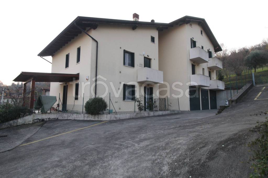 appartamento in vendita a Brogliano in zona Quargnenta