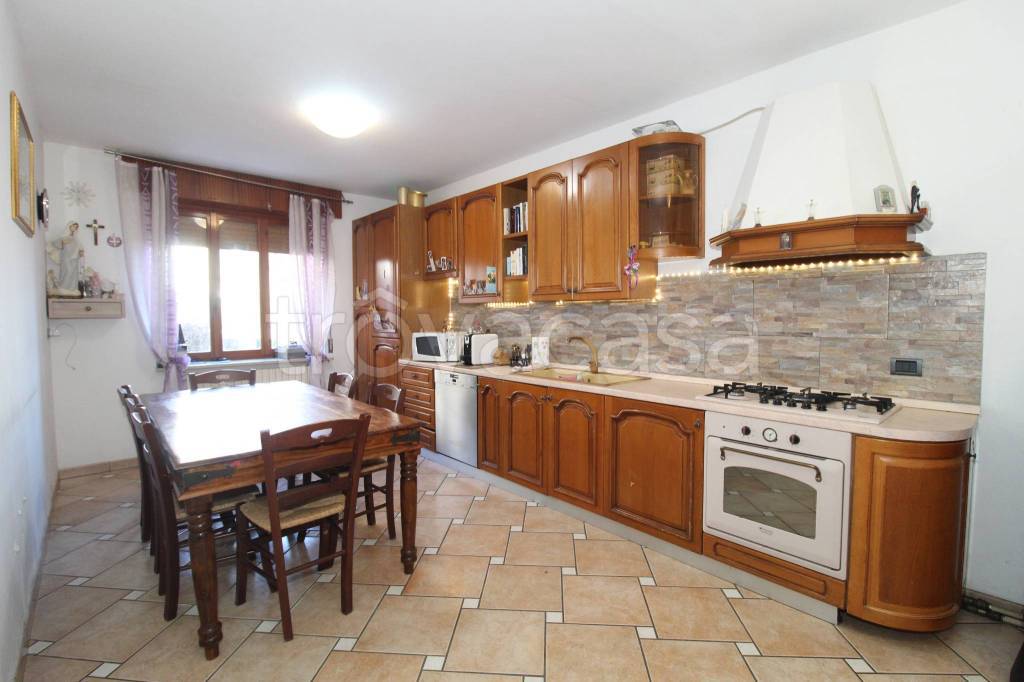 casa indipendente in vendita a Brogliano in zona Quargnenta