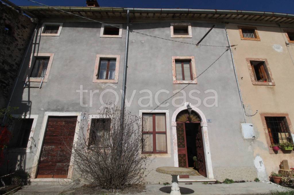 casa indipendente in vendita a Brogliano in zona Quargnenta