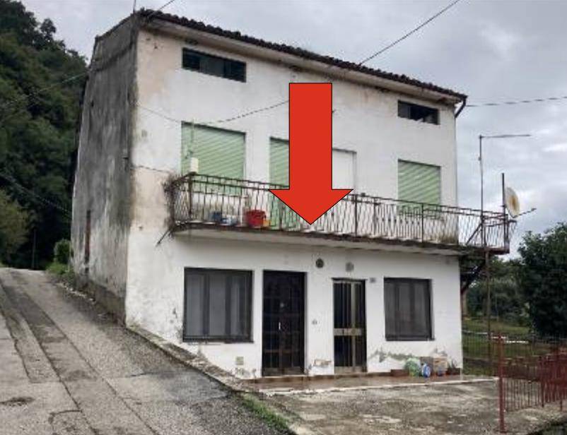appartamento in vendita a Brogliano in zona Quargnenta