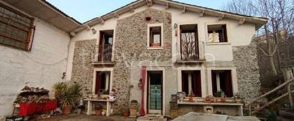 casa indipendente in vendita a Brogliano in zona Quargnenta