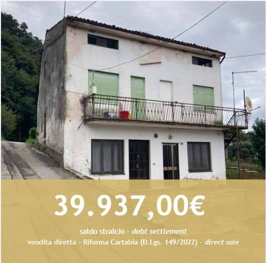 appartamento in vendita a Brogliano in zona Quargnenta