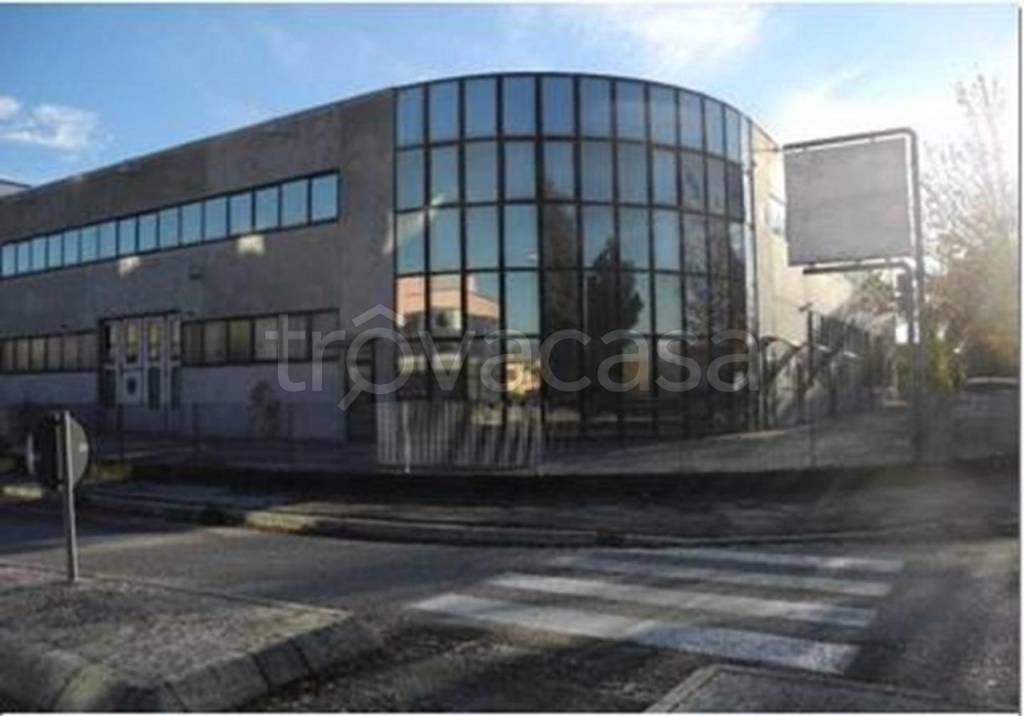 locale commerciale in vendita a Caldogno