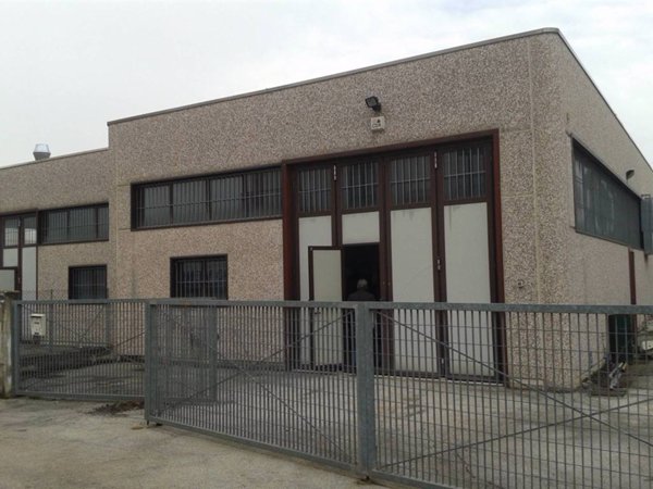 negozio in vendita a Caldogno