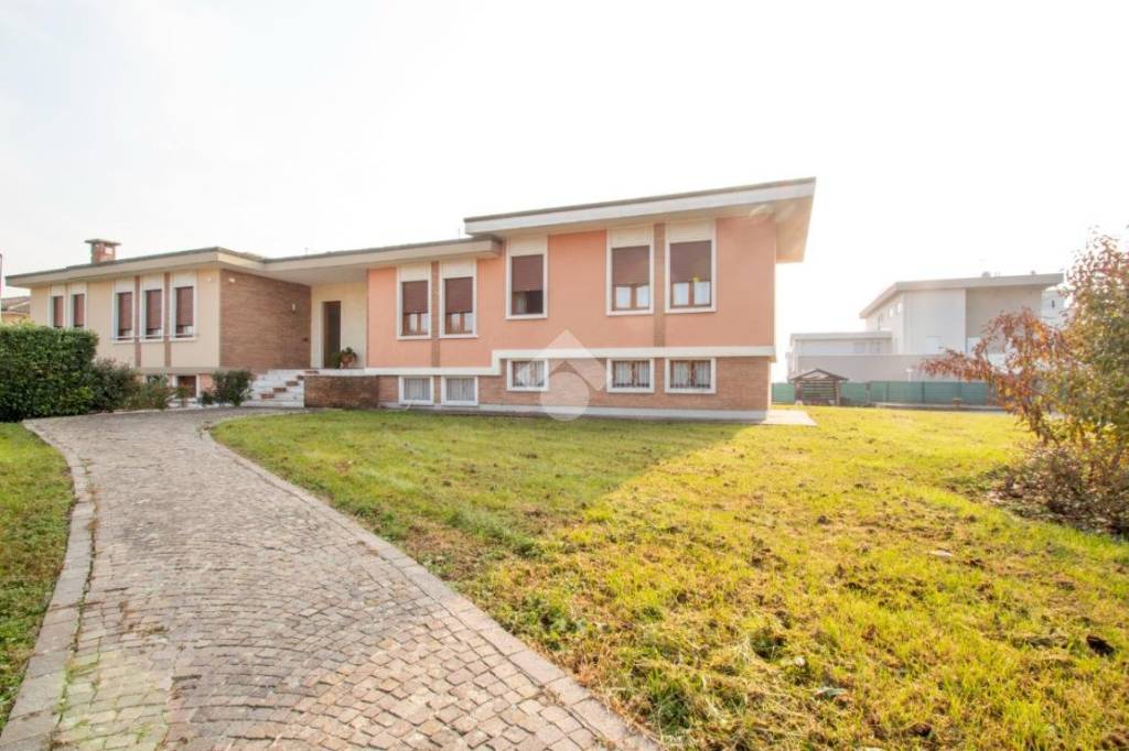 casa indipendente in vendita a Caldogno