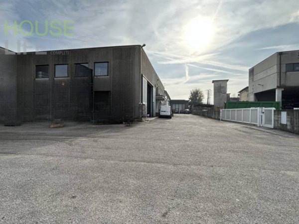 locale commerciale in vendita a Caldogno in zona Cresole