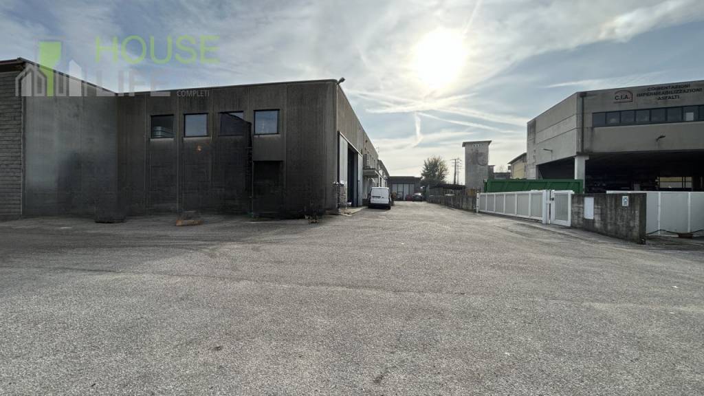 locale commerciale in vendita a Caldogno
