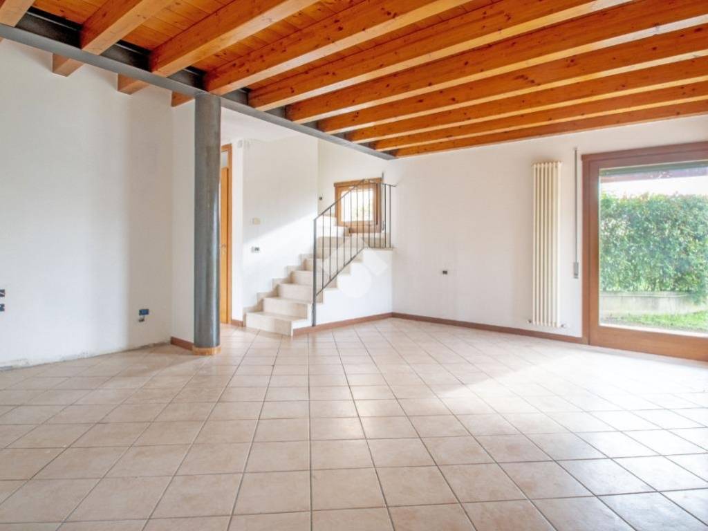 appartamento in vendita a Caldogno in zona Cresole