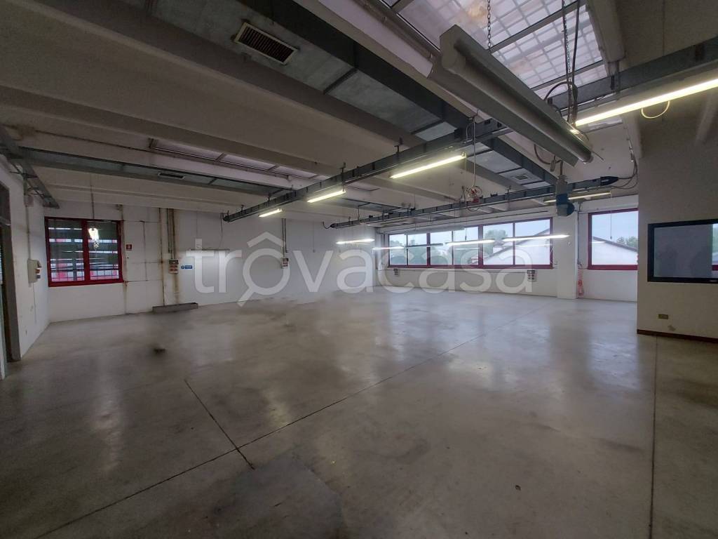 locale commerciale in vendita a Caldogno