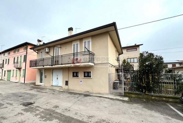 casa indipendente in vendita a Caldogno in zona Cresole