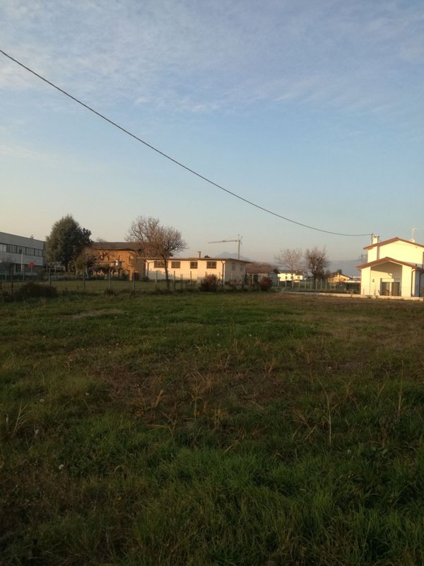 terreno edificabile in vendita a Caldogno
