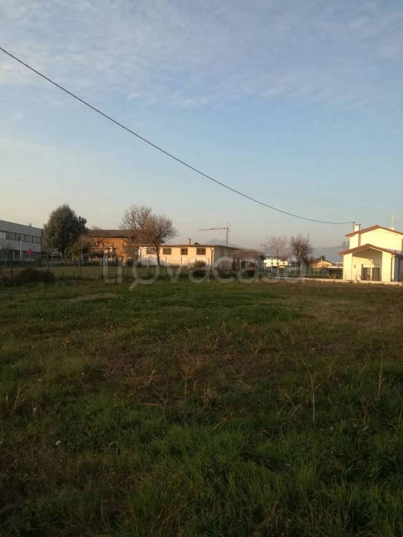 terreno edificabile in vendita a Caldogno