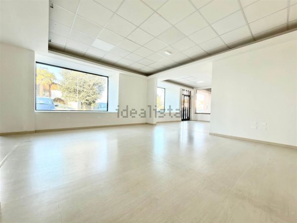 locale commerciale in vendita a Caldogno