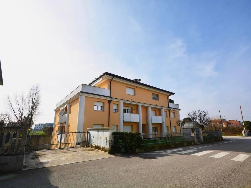 appartamento in vendita a Caldogno in zona Cresole