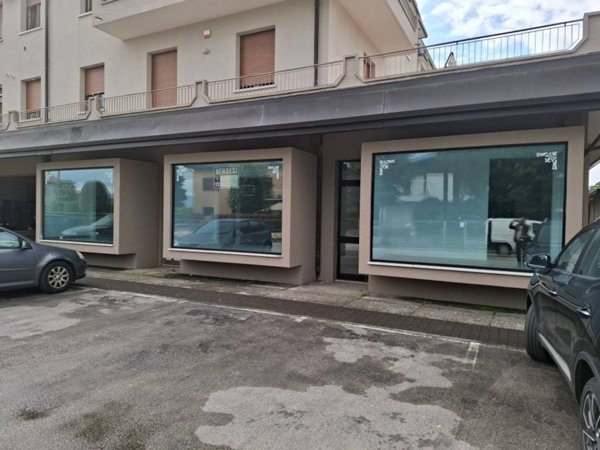 negozio in vendita a Caldogno in zona Rettorgole