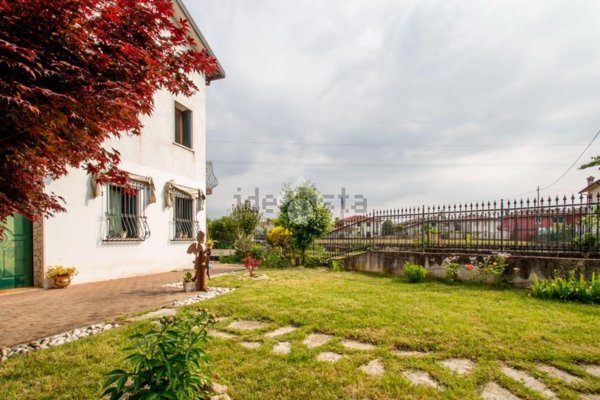 appartamento in vendita a Caldogno in zona Cresole