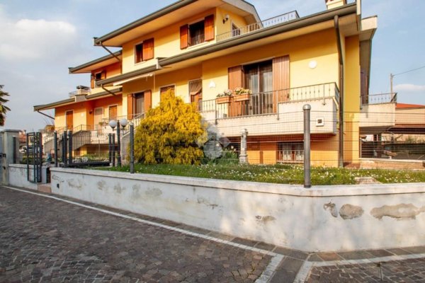 appartamento in vendita a Caldogno in zona Cresole