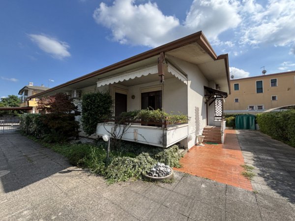 casa indipendente in vendita a Caldogno in zona Rettorgole