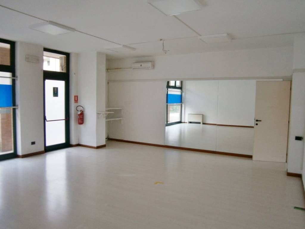 negozio in vendita a Caldogno in zona Rettorgole