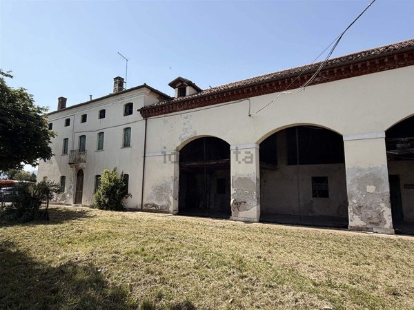 locale di sgombero in vendita a Caldogno