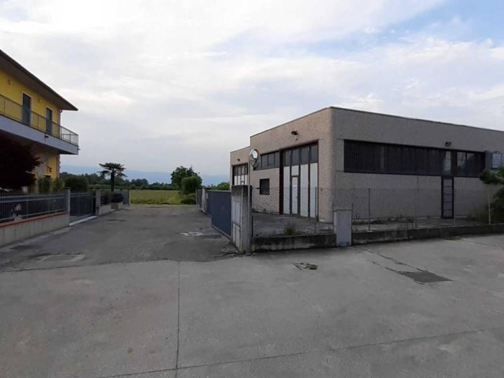 locale commerciale in vendita a Caldogno in zona Cresole