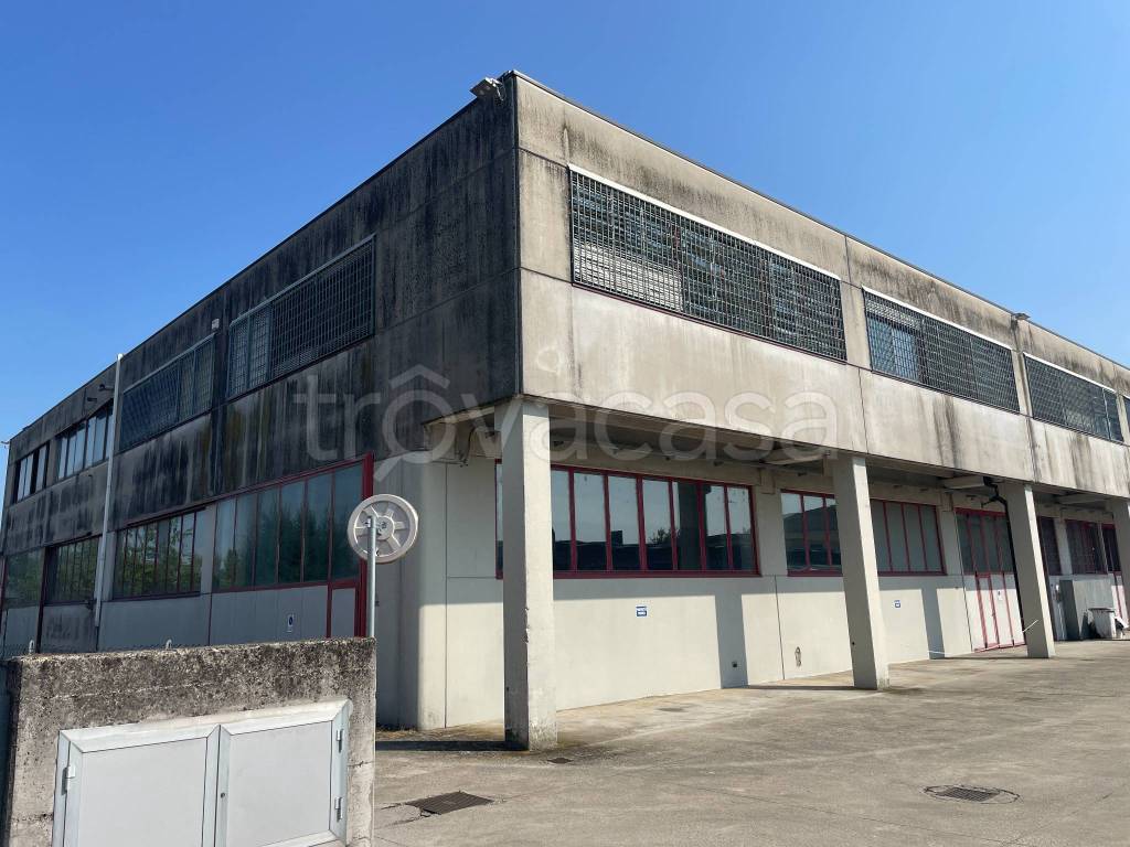 locale commerciale in vendita a Caldogno in zona Cresole
