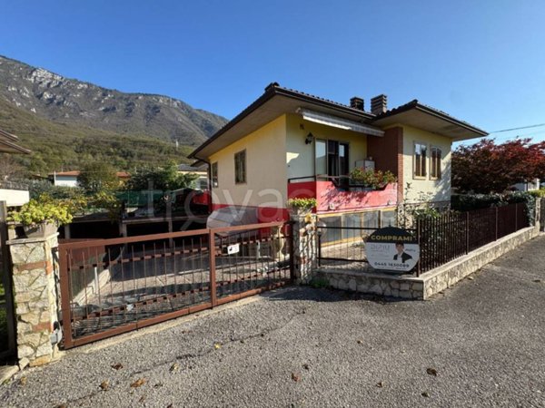 casa indipendente in vendita a Caltrano