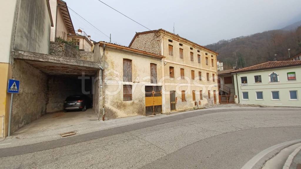 casa indipendente in vendita a Caltrano