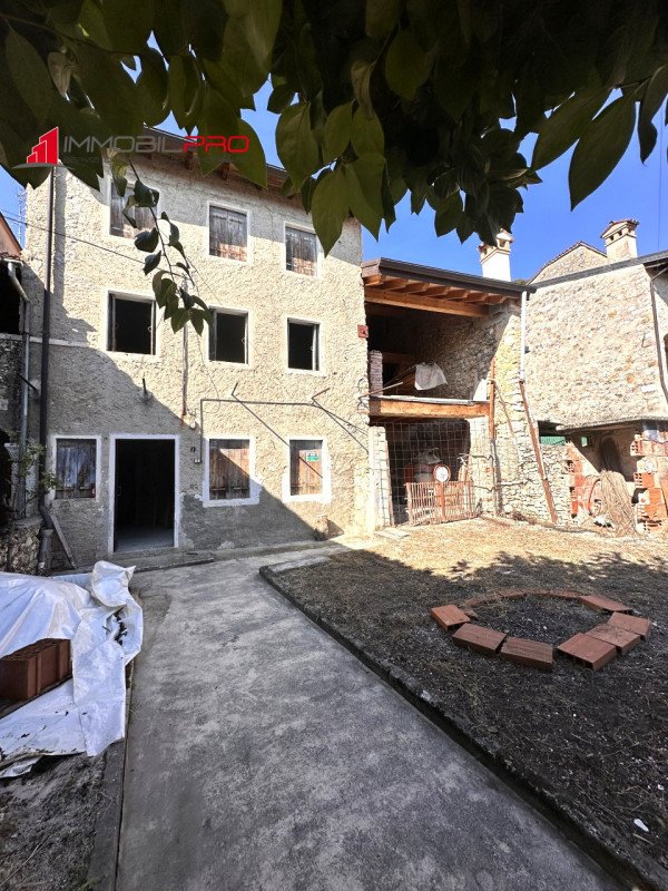 casa indipendente in vendita a Caltrano