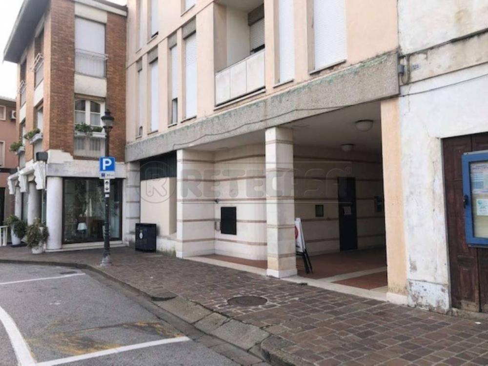 locale di sgombero in vendita a Camisano Vicentino