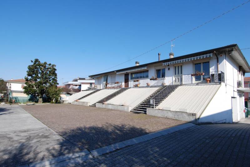 casa indipendente in vendita a Camisano Vicentino in zona Santa Maria