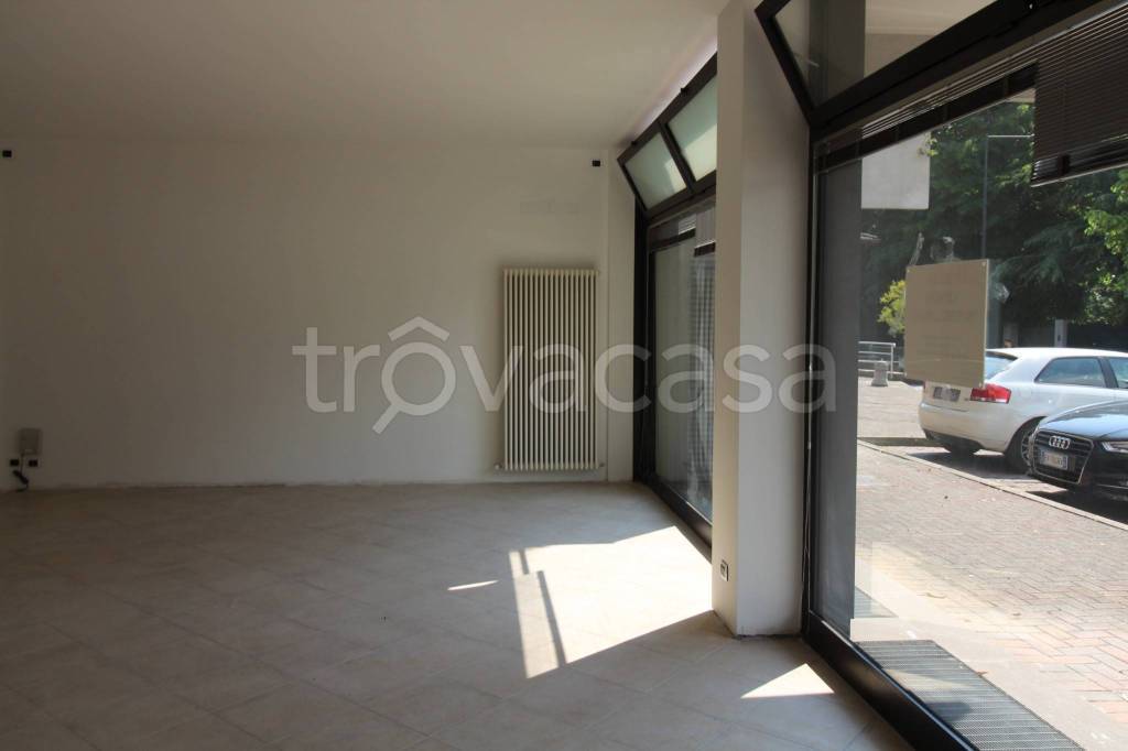 negozio in vendita a Camisano Vicentino in zona Santa Maria