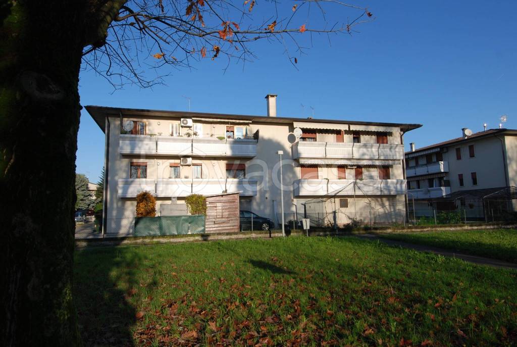 appartamento in vendita a Camisano Vicentino in zona Santa Maria