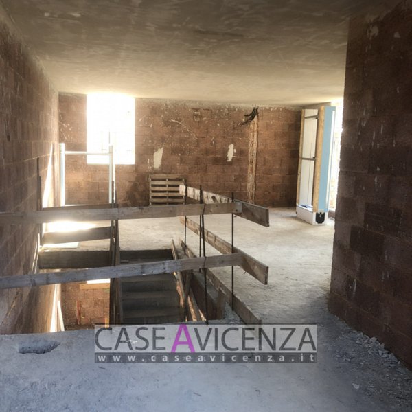 casa semindipendente in vendita a Camisano Vicentino