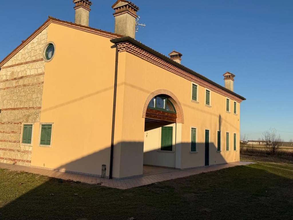 casa indipendente in vendita a Camisano Vicentino