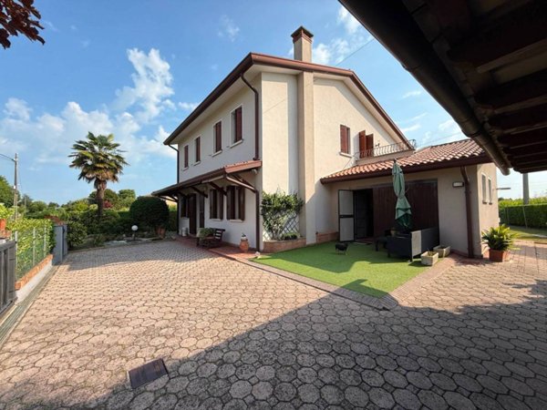 casa indipendente in vendita a Camisano Vicentino