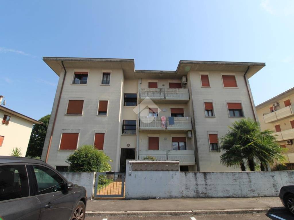 appartamento in vendita a Camisano Vicentino in zona Santa Maria