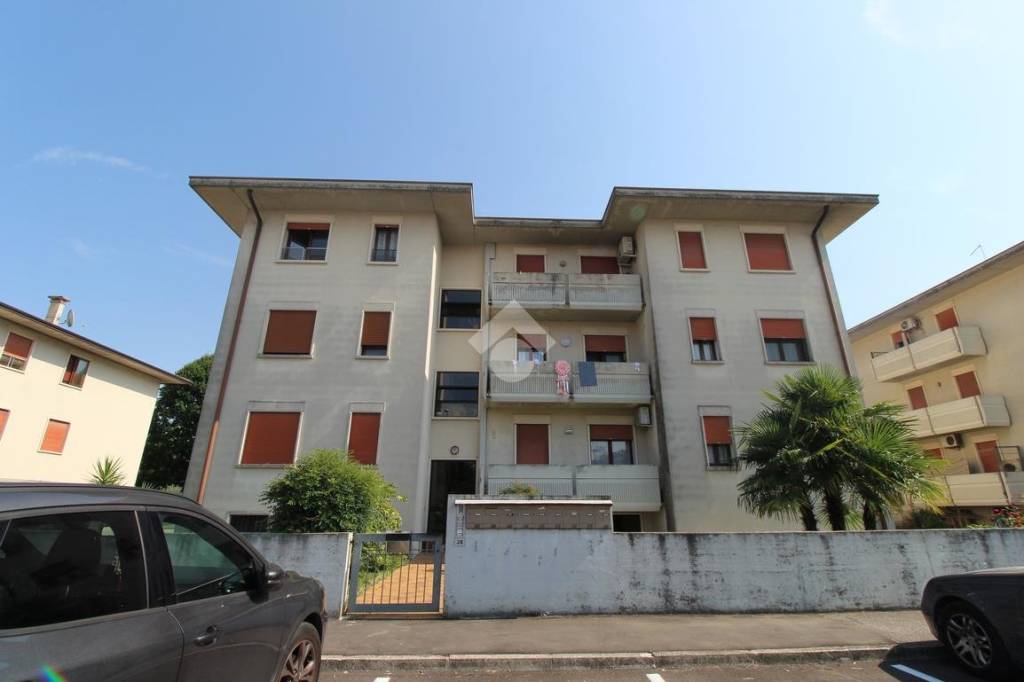 appartamento in vendita a Camisano Vicentino in zona Santa Maria