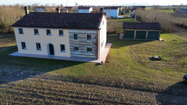 casa indipendente in vendita a Camisano Vicentino