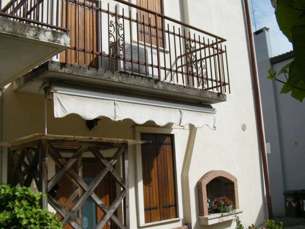 casa indipendente in vendita a Camisano Vicentino in zona Santa Maria