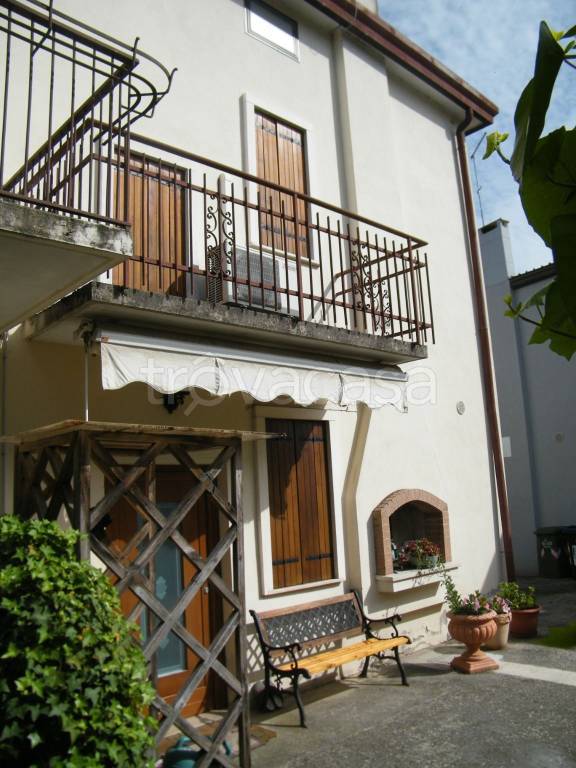 casa indipendente in vendita a Camisano Vicentino in zona Santa Maria